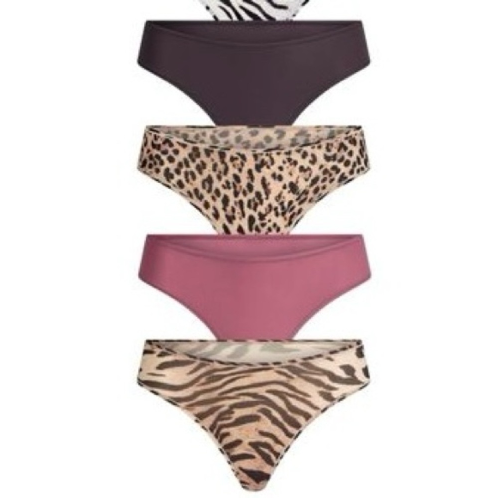 New in box SKIMS Size S Fits Everybody Animal Print Thong 4-Pack